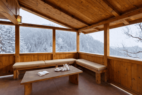 Skylounge | Pet-friendly Traditional 4-Bedroom Retreat With Sauna & Garden Near Haku Temple – 4 bedroom villa in Shimla, Himachal Pradesh