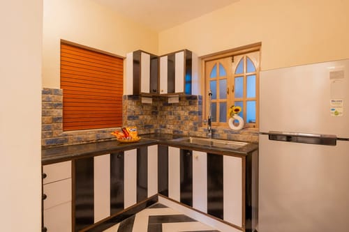 Emperor Ozran | 2-BHK Retreat With Balconies, Restaurant & Bar – 2 bedroom villa in North Goa, Goa