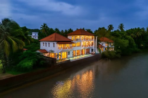 Villa Fleuve | 6-BHK Getaway By the River With Infinity Pool, Lift & Bar Lounge – 6 bedroom villa in North Goa, Goa