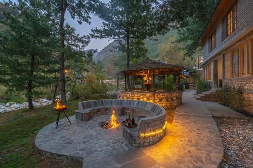 Breezy Banks – 6 bedroom villa in Tirthan Valley, Himachal Pradesh