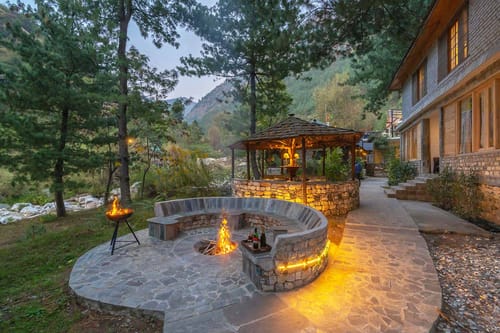 Zephyr @ Breezy Banks – 4 bedroom villa in Tirthan Valley, Himachal Pradesh