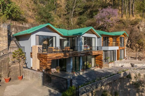 Thelma & Louise  W/ Outdoor Jacuzzi – 6 bedroom villa in Kasauli, Himachal Pradesh