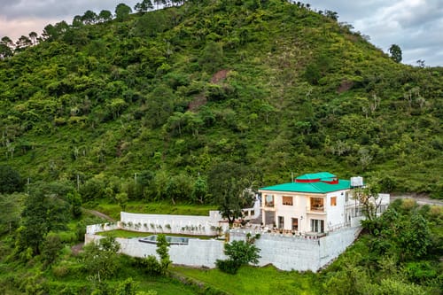 Cedar Haven - Nahan W/Outdoor Infinity Pool – 5 bedroom villa in Kasauli, Himachal Pradesh