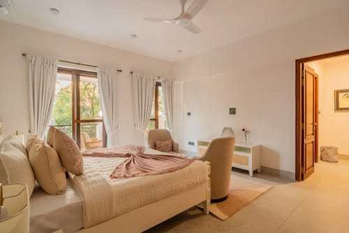 Villa Paraíso | Luxe Pet-friendly 4-BHK Villa With Pvt Pool, Bar, Lift & Scenic Hill Vistas – 4 bedroom villa in North Goa, Goa