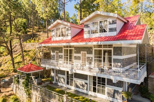 Crescent Peak W/Jacuzzi – 3 bedroom villa in Kasauli, Himachal Pradesh