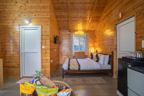 The Urban Escape Harmony | Hillside Duplex Family Cottage With Views Near Trekking points – 2 bedroom villa in Bhimtal, Uttarakhand