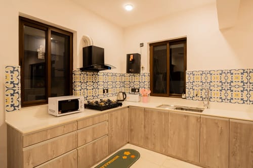 Villa Paraíso | Luxe Pet-friendly 4-BHK Villa With Pvt Pool, Bar, Lift & Scenic Hill Vistas – 4 bedroom villa in North Goa, Goa
