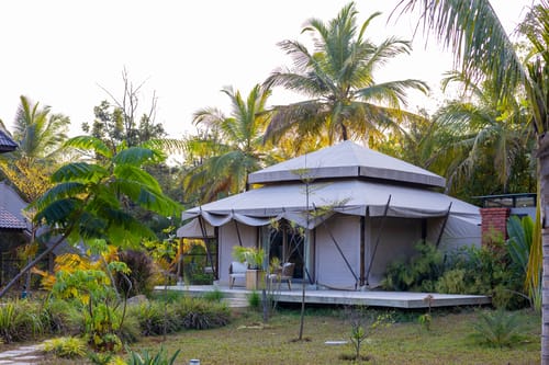 Tapavana Zarae | Pet-friendly Tent on 1-Acre with Shared Pool, Sunken Firepit, Gazebo & a Lush Garden – 1 bedroom villa in Bengaluru, Karnataka