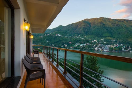 Lakeview Manor | Stunning 3-BHK Lakeside Getaway With Balconies & A Garden – 3 bedroom villa in Bhimtal, Uttarakhand