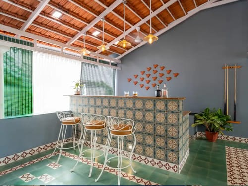 BluDoor | Exquisite Pet-friendly 5-BHK Villa With Private Pool, Lift & Entertainment Lounge Near Vagator Beach – 5 bedroom villa in North Goa, Goa