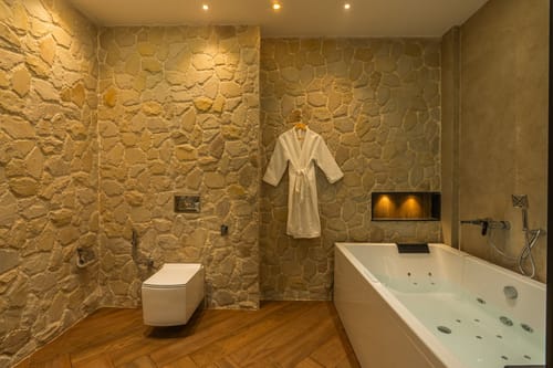 The Kasa w/ Infinity Pool & Home Theatre – 5 bedroom villa in Kasauli, Himachal Pradesh