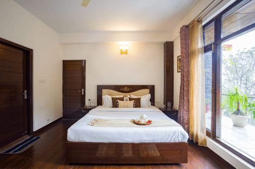 Kasauli Woods Cottage | Hillside 3-BHK Retreat With Outdoor Lounge, Balcony & Scenic Views – 3 bedroom villa in Kasauli, Himachal Pradesh