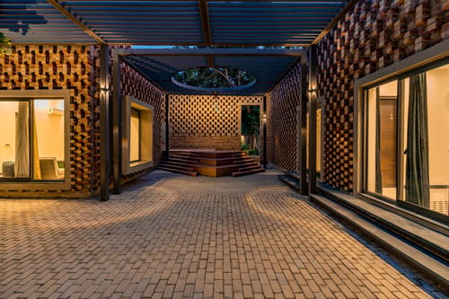 The Brick house w/ Outdoor Pool – 4 bedroom villa in Delhi-ncr, Delhi