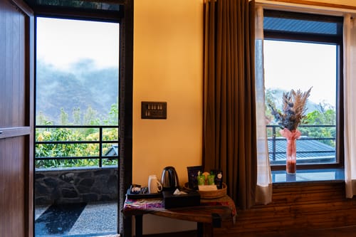 Zephyr Heaven | 1-Hillview Room with Common Pool, Gym & On-Site Restaurant – 1 bedroom villa in Mussoorie, Uttarakhand