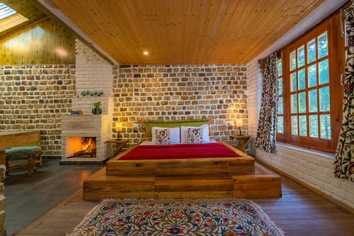 Breezy Banks – 6 bedroom villa in Tirthan Valley, Himachal Pradesh