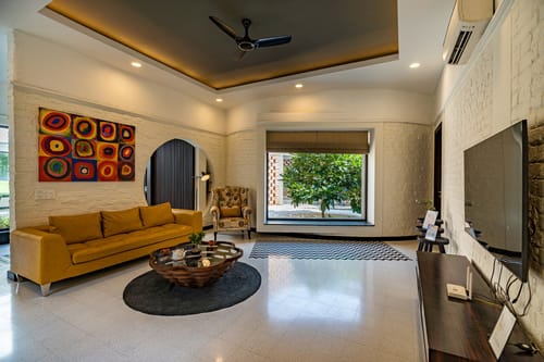 The Brick house w/ Outdoor Pool – 4 bedroom villa in Delhi-ncr, Delhi