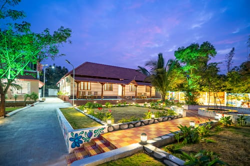 APR | 1 Pet-friendly Suite With Balcony with Shared Swimming Pool, Outdoor Play area & Fire Pit – 1 bedroom villa in Bengaluru, Karnataka