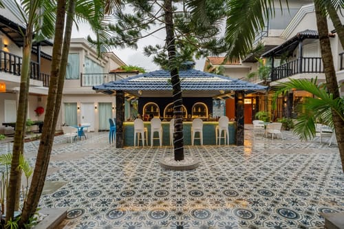 Emperor Ozran | 2-BHK Retreat With Balconies, Restaurant & Bar – 2 bedroom villa in North Goa, Goa