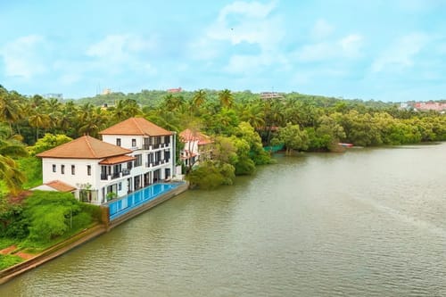 Villa Fleuve | 6-BHK Getaway By the River With Infinity Pool, Lift & Bar Lounge – 6 bedroom villa in North Goa, Goa