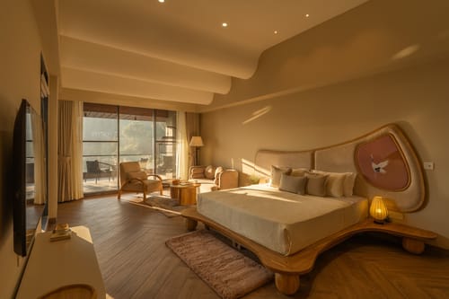 The Kasa w/ Infinity Pool & Home Theatre – 5 bedroom villa in Kasauli, Himachal Pradesh