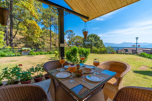 Floradale w/ Jacuzzi & Wood-Fire Pizza – 5 bedroom villa in Kasauli, Himachal Pradesh