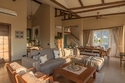 ILIKA W Heated Infinity Pool and Jacuzzi – 8 bedroom villa in Kasauli, Himachal Pradesh
