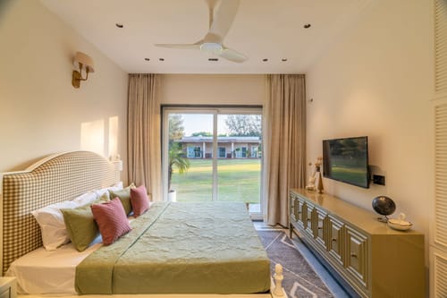 Barton Estate w/ Outdoor Pool - Manesar – 3 bedroom villa in Delhi-ncr, Delhi