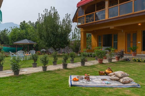 Emaarat Chalet – 10 bedroom villa in Srinagar, Jammu And kashmir