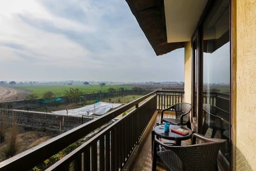 Anantara | 3-BHK | Pet-Friendly Farmstay With Private Pool | Camel Rides & more  – 3 bedroom villa in Neemrana, Rajasthan