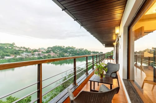 Lakeview Manor | Stunning 3-BHK Lakeside Getaway With Balconies & A Garden – 3 bedroom villa in Bhimtal, Uttarakhand