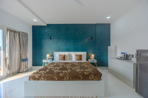 Midpoint UMA Suite | Pet-friendly 1-Room with Shared Outdoor Pool, Living Area & Entertainment Lounge | Lift Access – 1 bedroom villa in South Goa, Goa