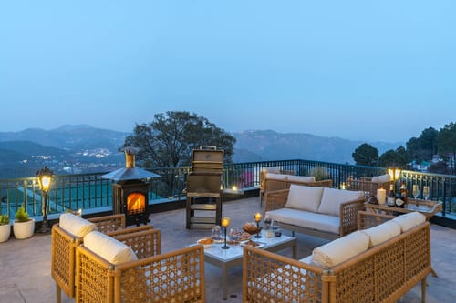Chestnut Manor W/ Sky Jacuzzi & Steam Room
– 6 bedroom villa in Kasauli, Himachal Pradesh