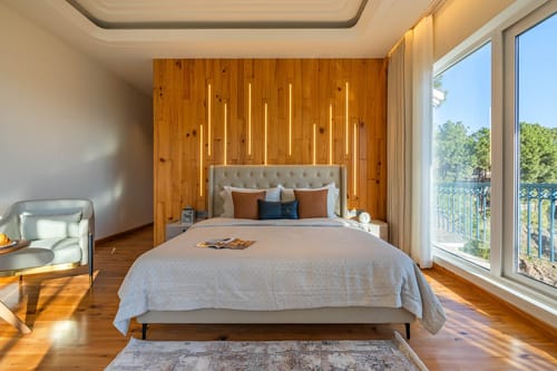 Chestnut Manor W/ Sky Jacuzzi & Steam Room
– 6 bedroom villa in Kasauli, Himachal Pradesh