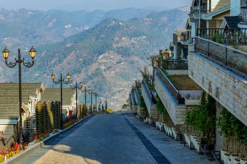 The Royce Orchid | Pet-friendly 4-BHK Hilltop Villa With Jacuzzi, Steam Room, Private Pool & 360° Hill Views – 4 bedroom villa in Kasauli, Himachal Pradesh