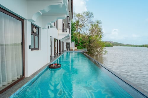 Villa Fleuve | 6-BHK Getaway By the River With Infinity Pool, Lift & Bar Lounge – 6 bedroom villa in North Goa, Goa
