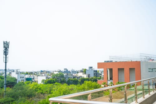 Eternal Oasis City View Suite | Elegant 1-Room Retreat With Restaurant, Banquet Hall & Lift – 1 bedroom villa in Delhi-ncr, Haryana