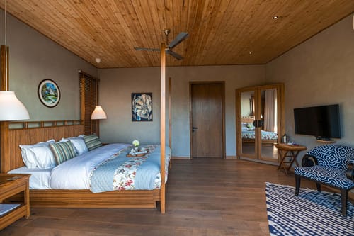 Nivriti W/ Heated Outdoor Pool – 4 bedroom villa in Kasauli, Himachal Pradesh