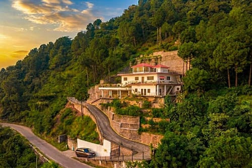 Villa Woodside Meadows W/ Breakfast – 3 bedroom villa in Kasauli, Himachal Pradesh