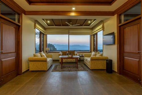 Floradale w/ Jacuzzi & Wood-Fire Pizza – 5 bedroom villa in Kasauli, Himachal Pradesh