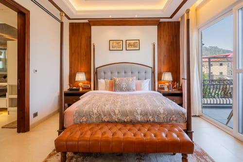 The Royce Orchid | Pet-friendly 4-BHK Hilltop Villa With Jacuzzi, Steam Room, Private Pool & 360° Hill Views – 4 bedroom villa in Kasauli, Himachal Pradesh