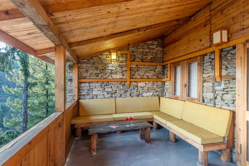 Everly | Pet-friendly Traditional 1-Bedroom Retreat With Attic, Sauna & Garden – 1 bedroom villa in Shimla, Himachal Pradesh