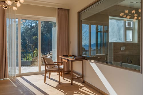 Chestnut Manor W/ Sky Jacuzzi & Steam Room
– 6 bedroom villa in Kasauli, Himachal Pradesh