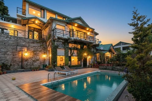 Villa Mountain Crest w/ Outdoor Pool – 6 bedroom villa in Kasauli, Himachal Pradesh