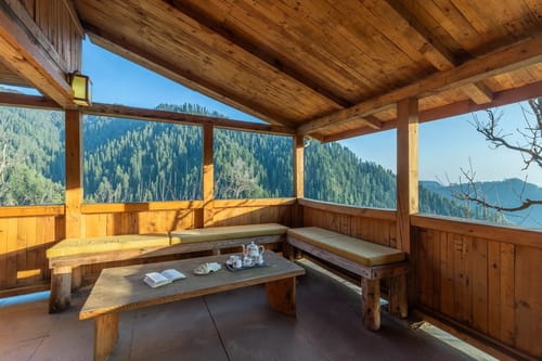 Everly | Pet-friendly Traditional 1-Bedroom Retreat With Attic, Sauna & Garden – 1 bedroom villa in Shimla, Himachal Pradesh