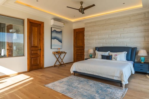 Chestnut Manor W/ Sky Jacuzzi & Steam Room
– 6 bedroom villa in Kasauli, Himachal Pradesh