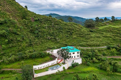 Cedar Haven - Nahan W/Outdoor Infinity Pool – 5 bedroom villa in Kasauli, Himachal Pradesh