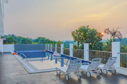 Midpoint UMA Suite | Pet-friendly 1-Room with Shared Outdoor Pool, Living Area & Entertainment Lounge | Lift Access – 1 bedroom villa in South Goa, Goa
