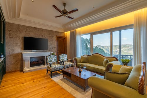 Chestnut Manor W/ Sky Jacuzzi & Steam Room
– 6 bedroom villa in Kasauli, Himachal Pradesh