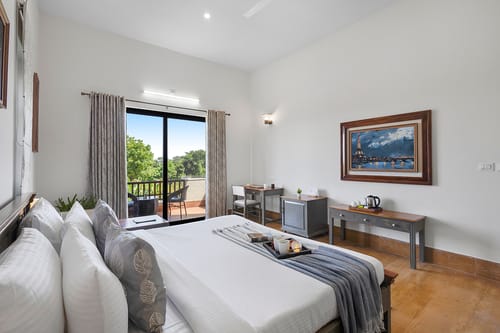 Raas Stays | 4-BHK Retreat With Private Pool, Gardens, Lounge Cum Bar & Scenic Aravali Views – 4 bedroom villa in Udaipur, Rajasthan