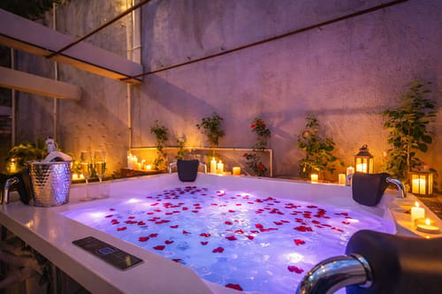 Thelma & Louise  W/ Outdoor Jacuzzi – 6 bedroom villa in Kasauli, Himachal Pradesh